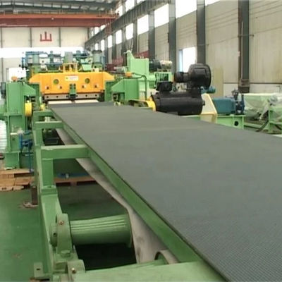 Machines voor het platmaken en dwars snijden van staalplaten