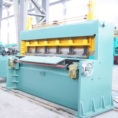Productielijn voor het snijden van stalen spoelen met een vaste scheermachine