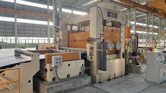 High Productivity Steel Coil Leveling Rewind Machine voor het verwerken van gladde metaalplaten