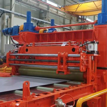 Hoge precisie PLC-gecontroleerde spoelen leveler voor het platmaken en terugdraaien van staal spoelen
