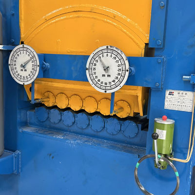 Machine voor het gelijkstellen van staalconstructies met een gewicht van 35 kg voor het platmaken en terugdraaien van stalen spoelen