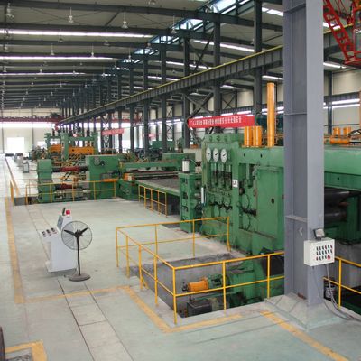 Productielijn met PLC-besturing voor het ontplooien en evenleggen van metalen spoelen