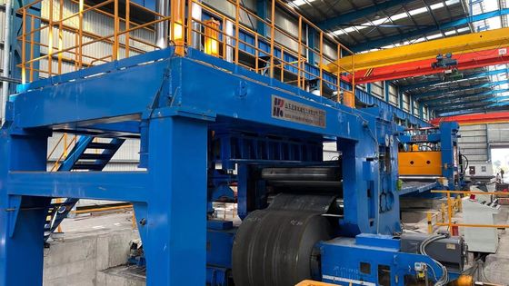 Productielijn voor de vervaardiging van auto's voor het ontwikkelen en het gelijkstellen van platen van metaal