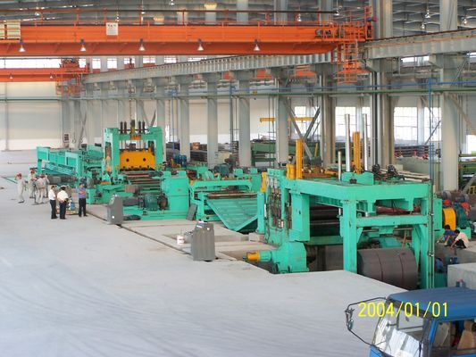 Snijdmachine voor het snijden van een staal spoel met een snij snelheid van 0-60 m/min