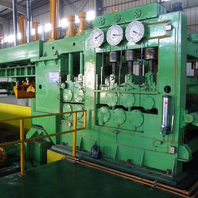 Verstelmachine voor het uitsnijden van vlakken en scheermachine voor het uitsnijden van vlakken en scheermachine